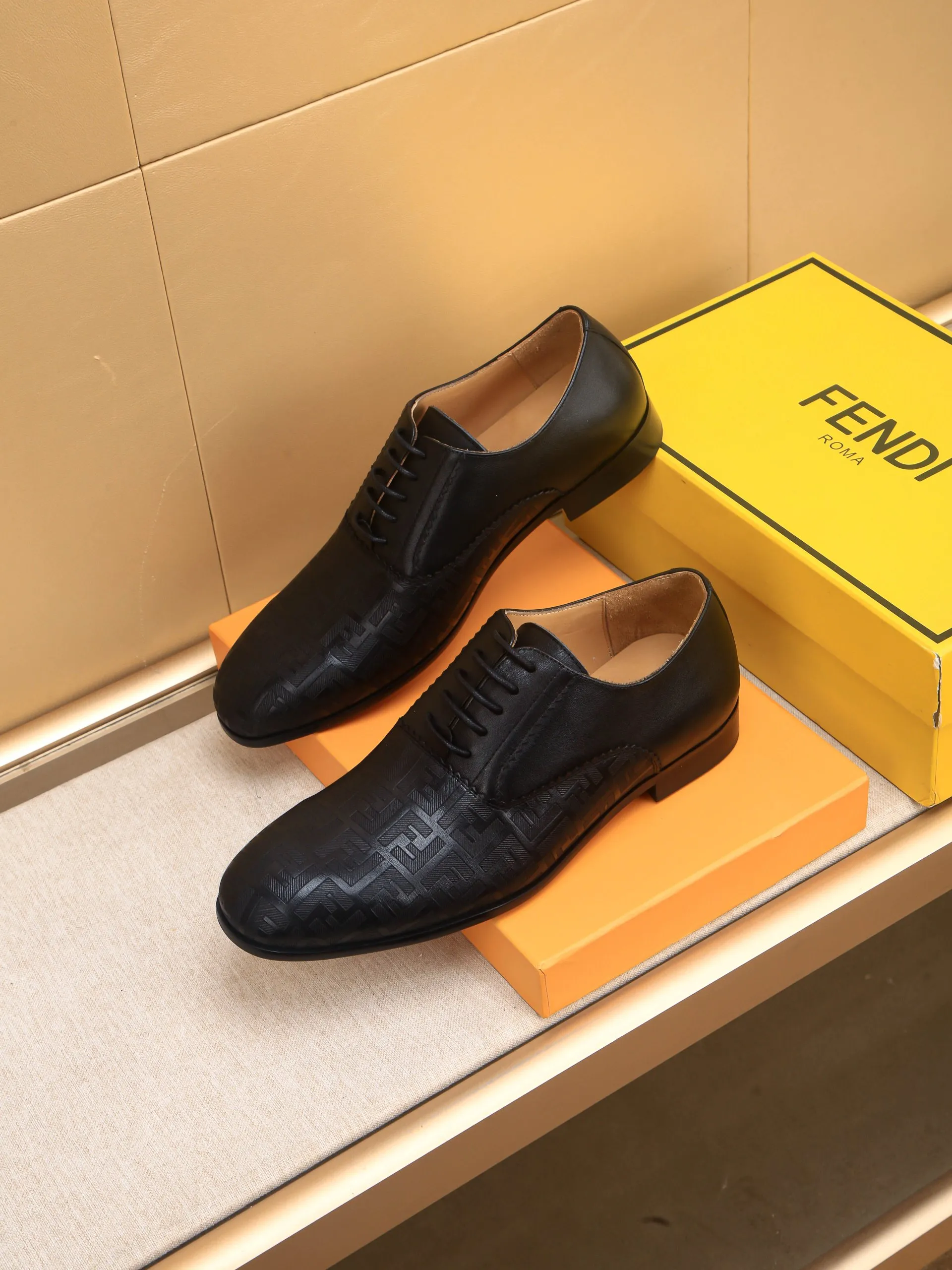 Men's shoes💰460 🕷🕷【FENDI】The latest men's formal leather shoes🇨🇳Classic series not to be missed💯The first layer is made of imported first-layer cowhide☘Original quality, the leather is smooth and delicate🎋Awesome version, perfect streamlined outline🍇🐮Leather lining, code number 39-44...(customized at 38.45.46.47)